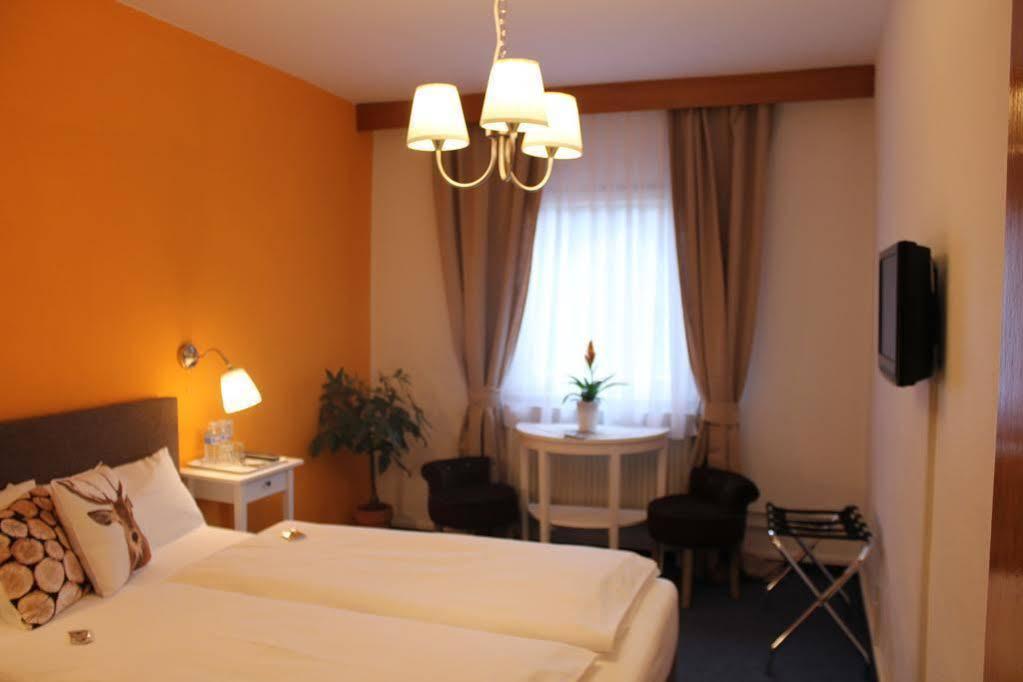 Landgasthof Hirsch Baden-Baden Buitenkant foto